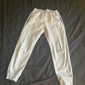 UNIQLO. Solid Gray Sweatpants. Size small.